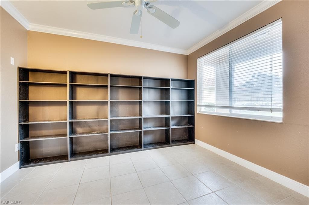 1970 Par Dr, Naples, FL 34120-21