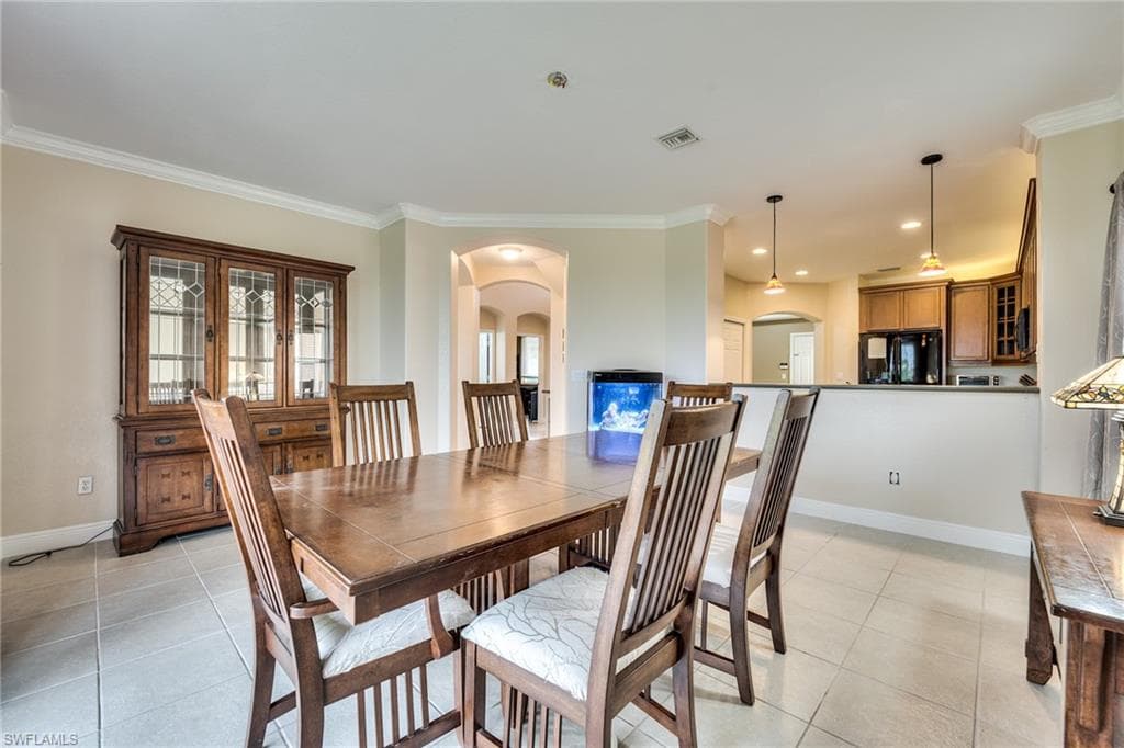 1970 Par Dr, Naples, FL 34120-5