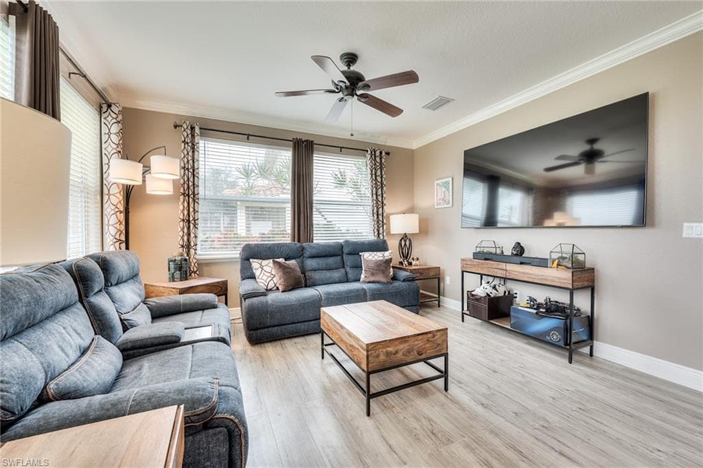 1970 Par Dr, Naples, FL 34120-6