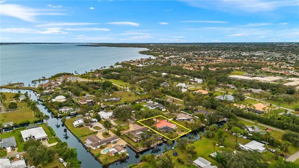 60 Lagoon Dr, North Fort Myers, FL 33903-32