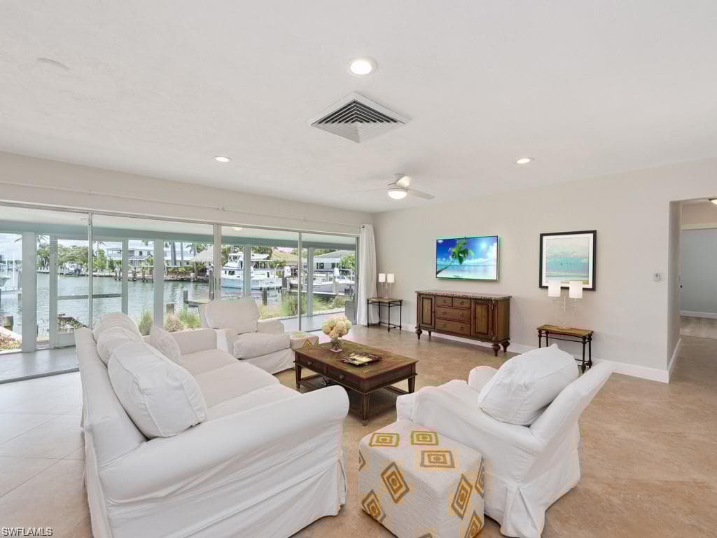 945 Sundrop Ct, Marco Island, FL 34145-9