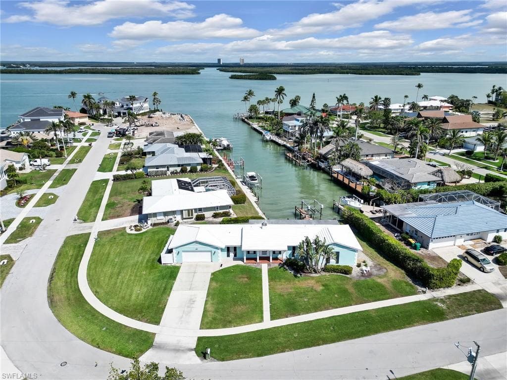 945 Sundrop Ct, Marco Island, FL 34145-1