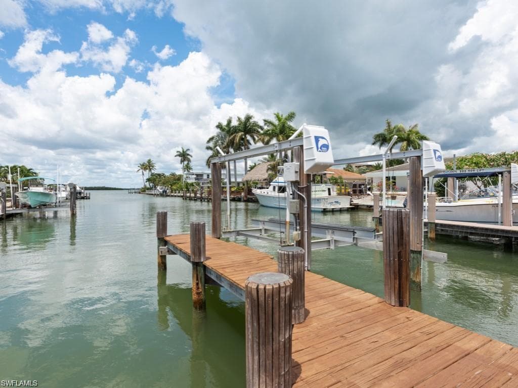 945 Sundrop Ct, Marco Island, FL 34145-5
