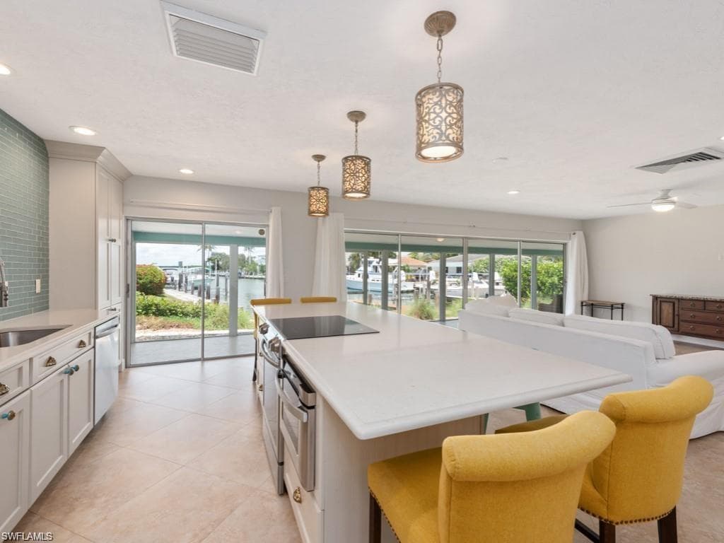 945 Sundrop Ct, Marco Island, FL 34145-8