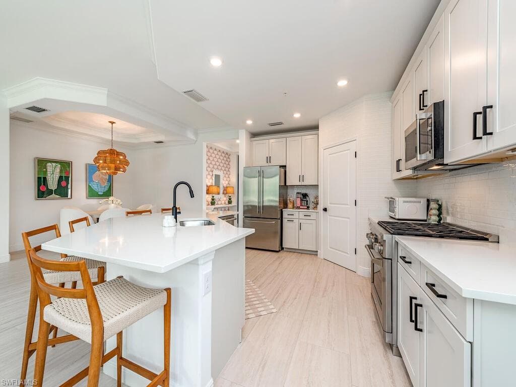 16356 Viansa Way 101, Naples, FL 34110-6