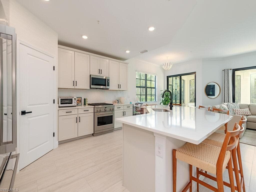 16356 Viansa Way 101, Naples, FL 34110-7