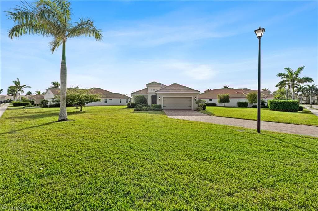 14502 Lanier Ct, Naples, FL 34114-5
