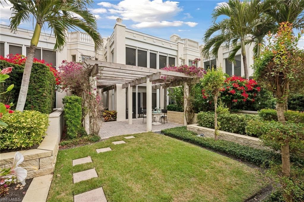 4021 Gulf Shore Blvd N V-16, Naples, FL 34103-9