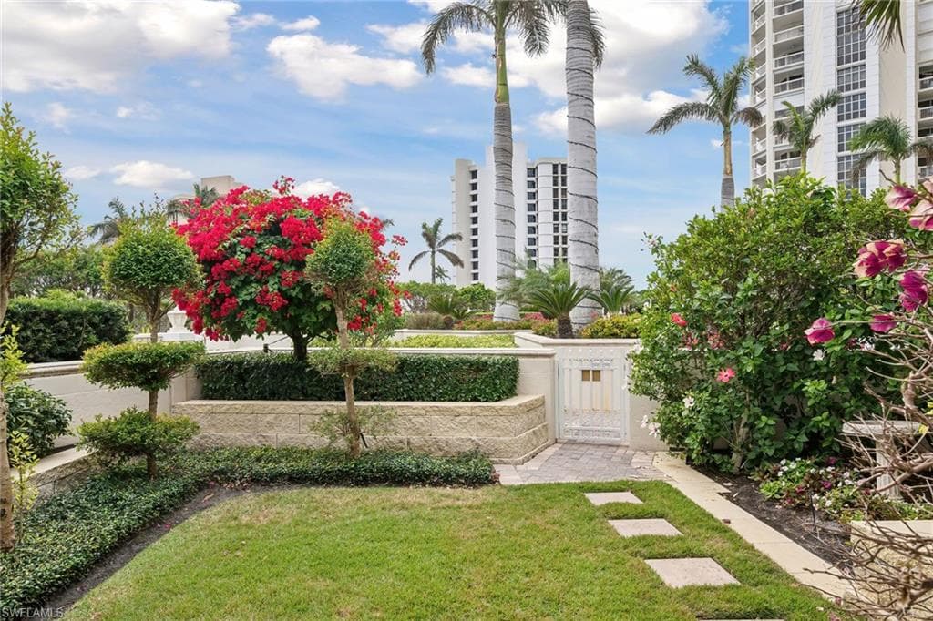 4021 Gulf Shore Blvd N V-16, Naples, FL 34103-10