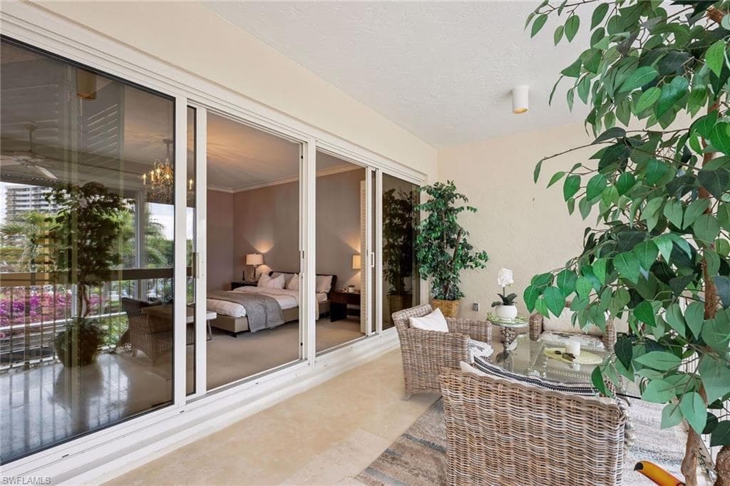 4021 Gulf Shore Blvd N V-16, Naples, FL 34103-28