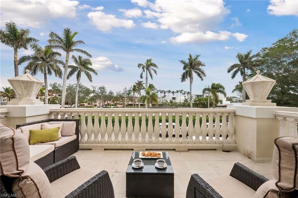 4021 Gulf Shore Blvd N V-16, Naples, FL 34103-34