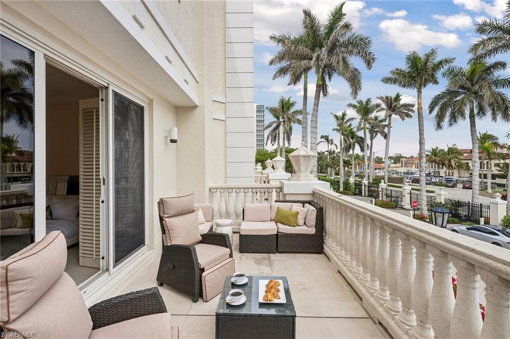 4021 Gulf Shore Blvd N V-16, Naples, FL 34103-35