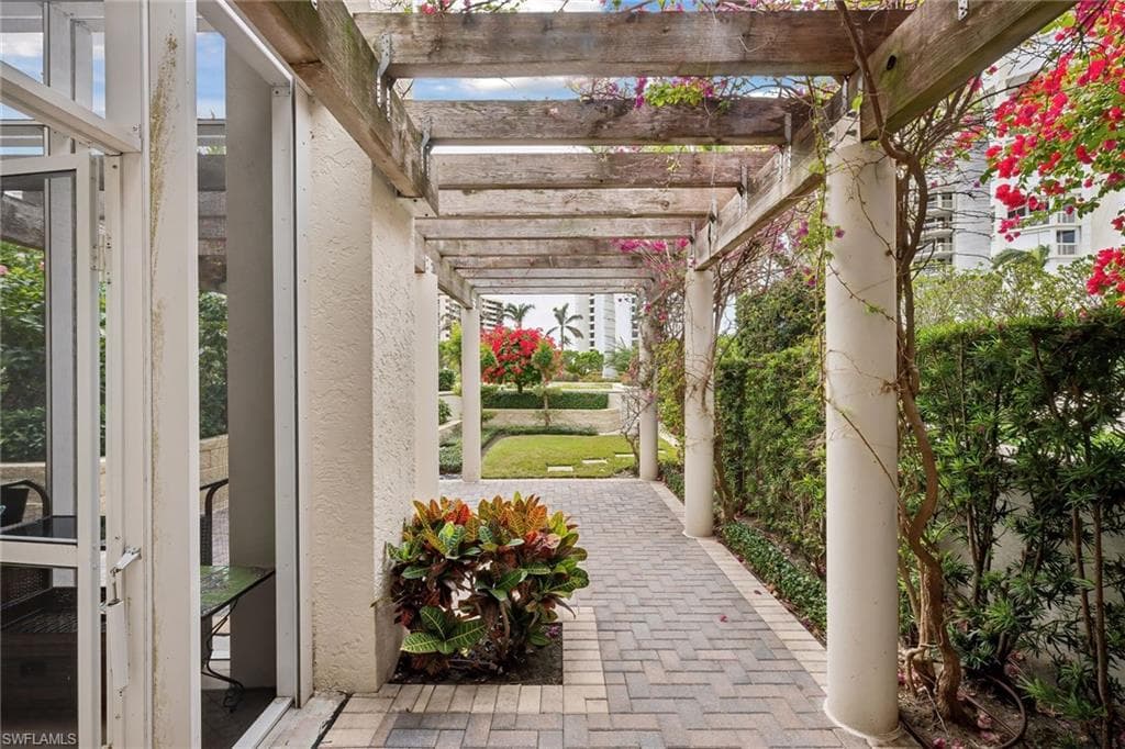 4021 Gulf Shore Blvd N V-16, Naples, FL 34103-43