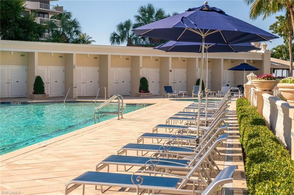 4021 Gulf Shore Blvd N V-16, Naples, FL 34103-46