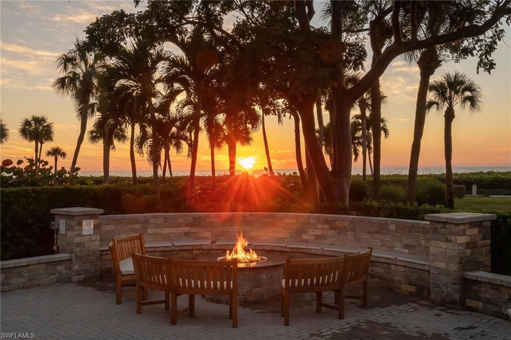 4021 Gulf Shore Blvd N V-16, Naples, FL 34103-4
