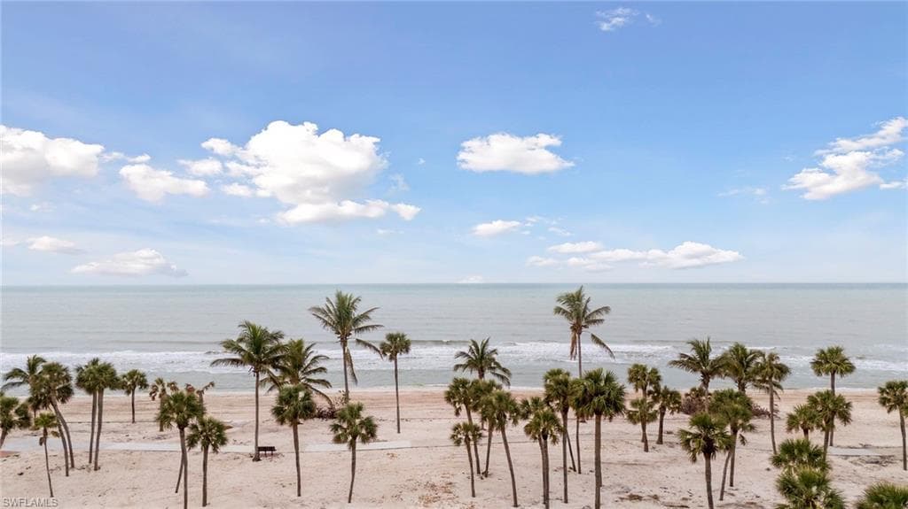 4021 Gulf Shore Blvd N V-16, Naples, FL 34103-5