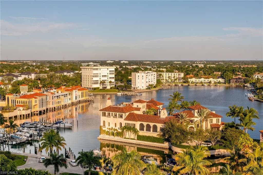 4021 Gulf Shore Blvd N V-16, Naples, FL 34103-7