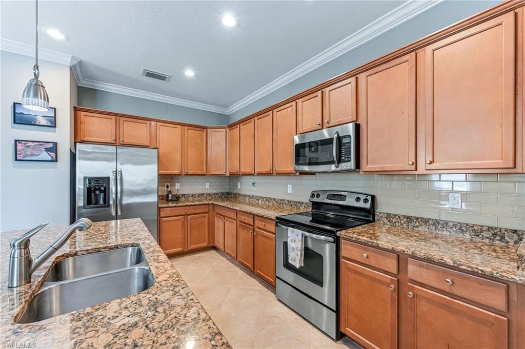14641 Fern Lake Ct, Naples, FL 34114-14