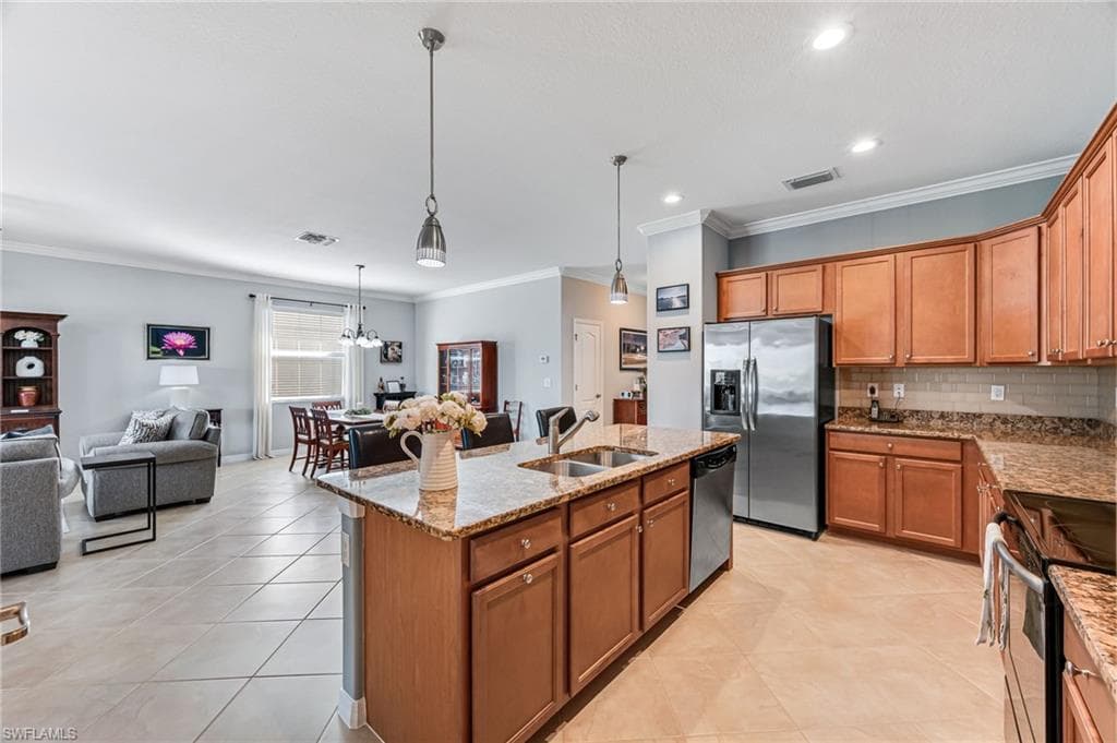 14641 Fern Lake Ct, Naples, FL 34114-15