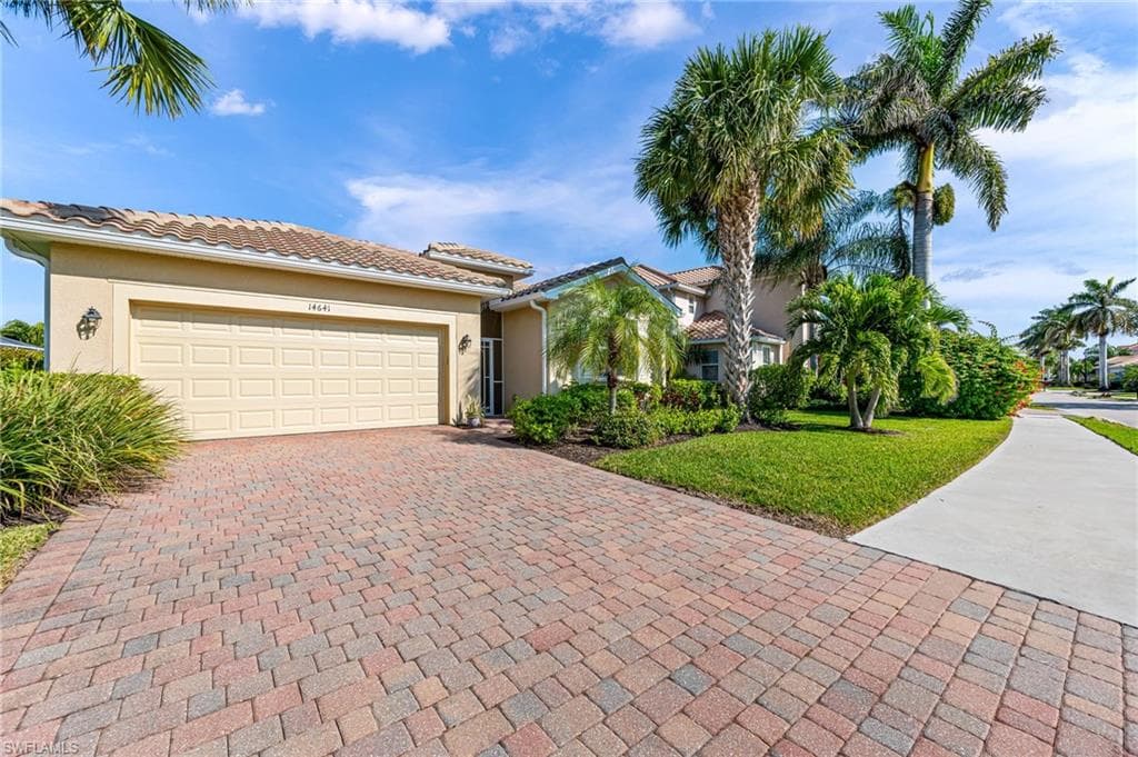 14641 Fern Lake Ct, Naples, FL 34114-3