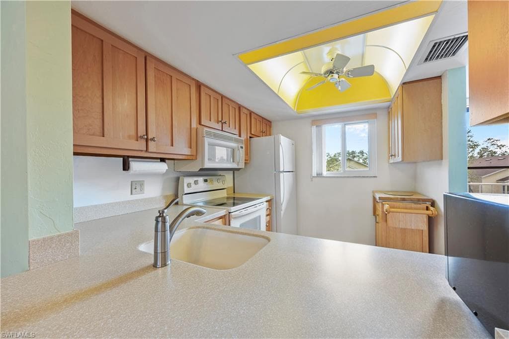 1018 Manatee Rd E302, Naples, FL 34114-8