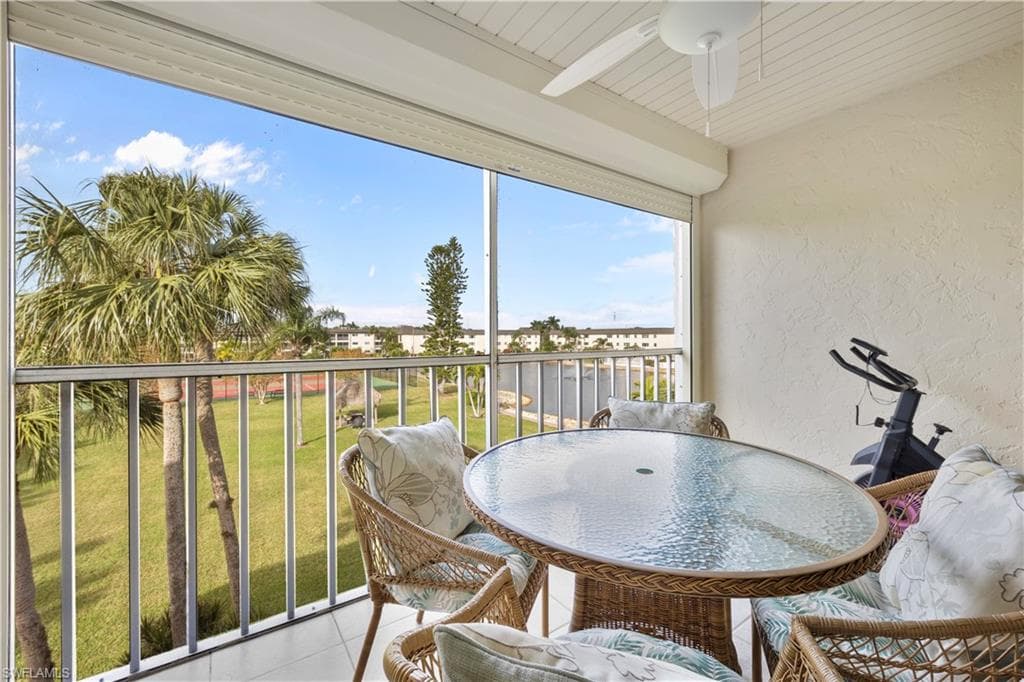 1018 Manatee Rd E302, Naples, FL 34114-19