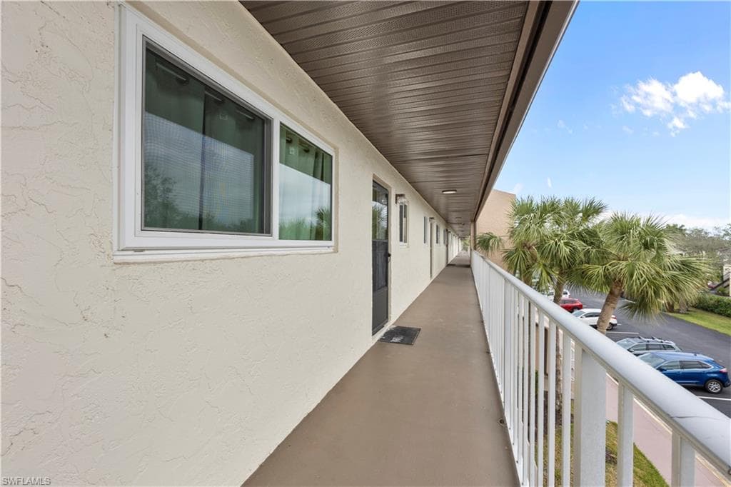 1018 Manatee Rd E302, Naples, FL 34114-21