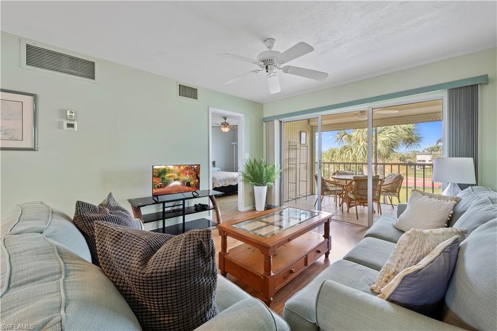 1018 Manatee Rd E302, Naples, FL 34114-4