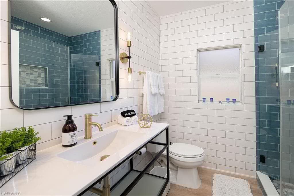 823 96th Ave N, Naples, FL 34108-25