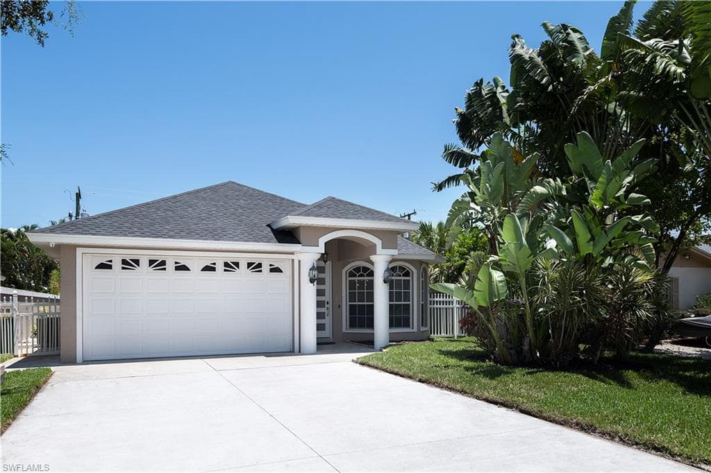 823 96th Ave N, Naples, FL 34108-28