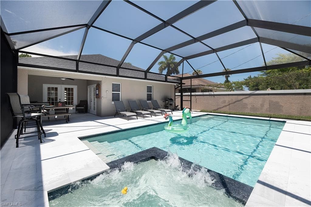 823 96th Ave N, Naples, FL 34108-7
