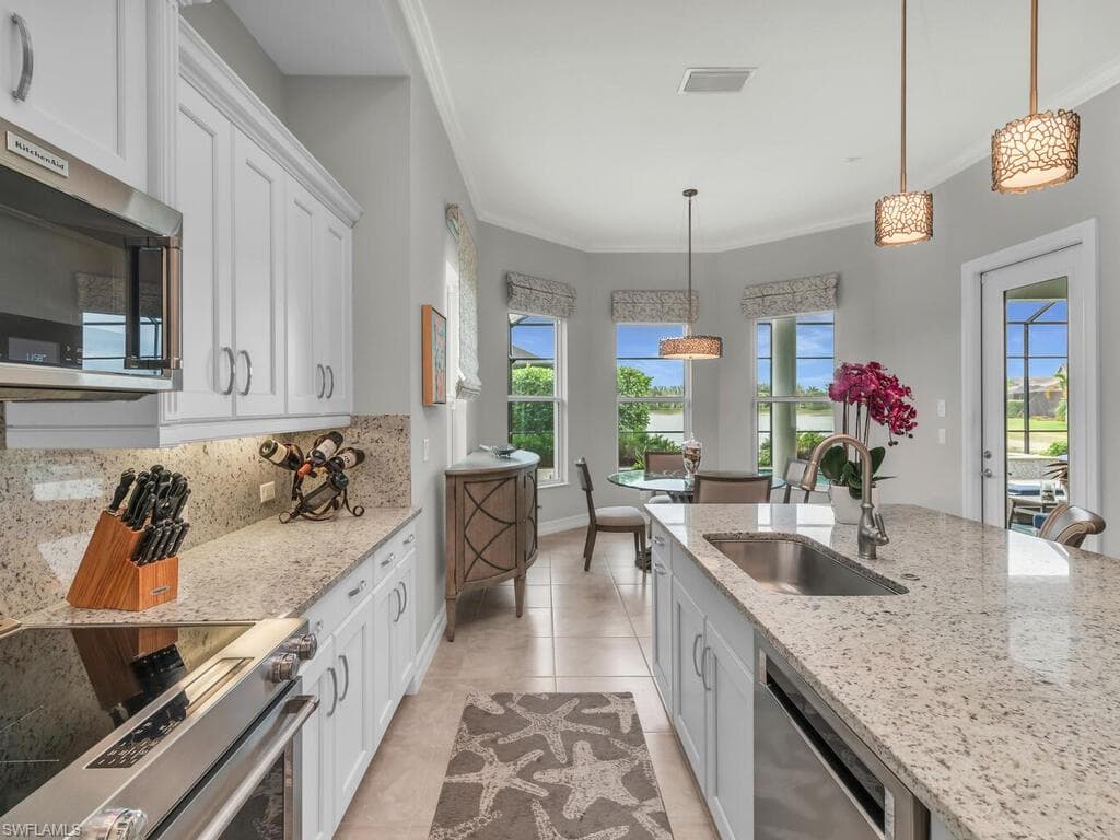 14812 Dockside Ln, Naples, FL 34114-15