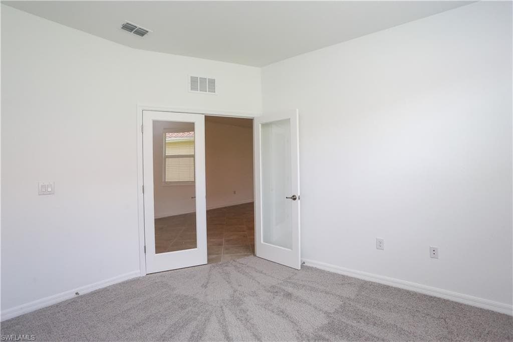 2599 Vine Ave, Naples, FL 34120-18