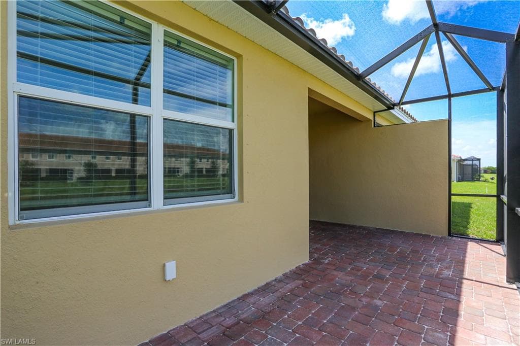 2599 Vine Ave, Naples, FL 34120-28