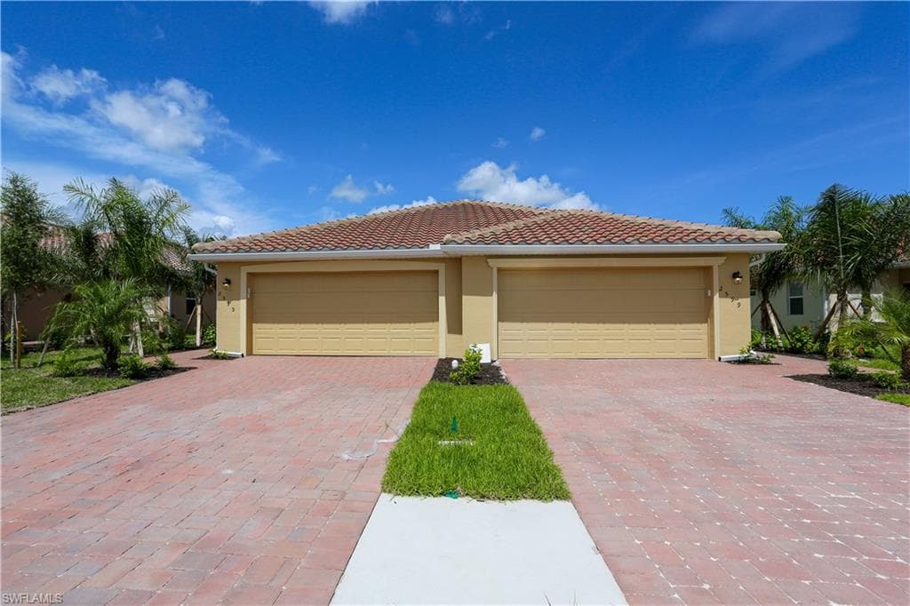 2599 Vine Ave, Naples, FL 34120-2