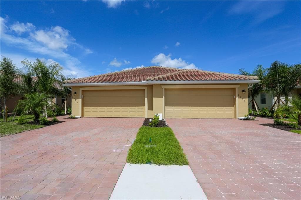 2599 Vine Ave, Naples, FL 34120-2