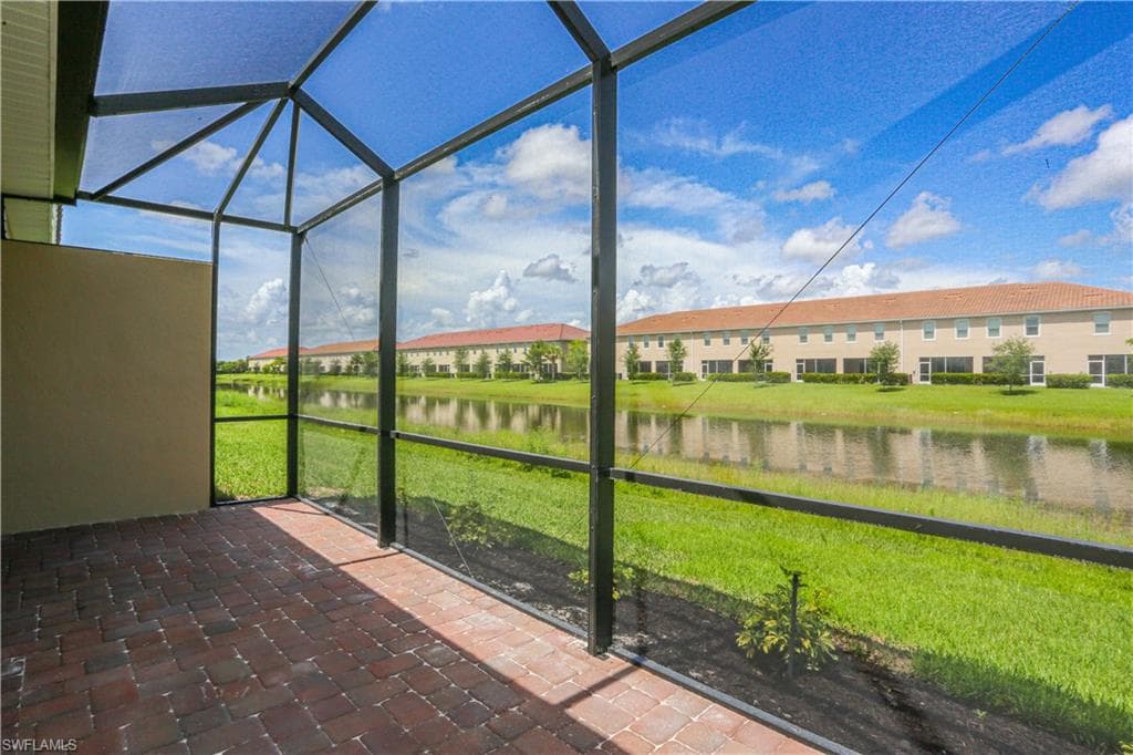 2599 Vine Ave, Naples, FL 34120-29