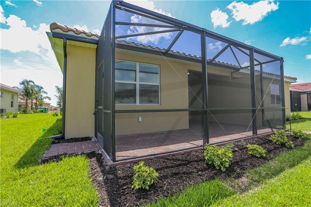 2599 Vine Ave, Naples, FL 34120-32
