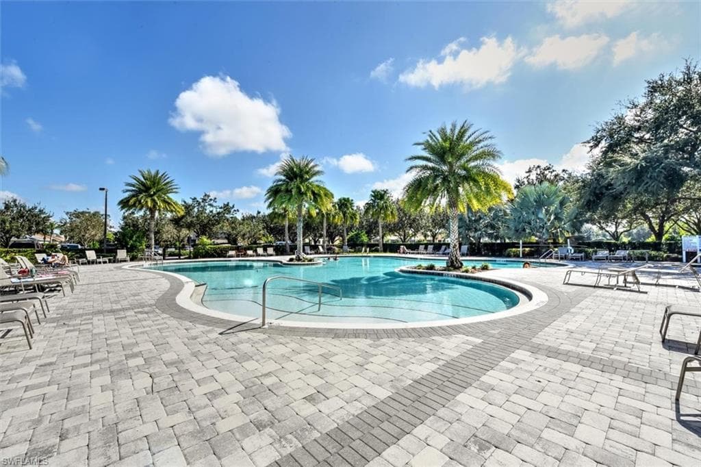 2599 Vine Ave, Naples, FL 34120-35