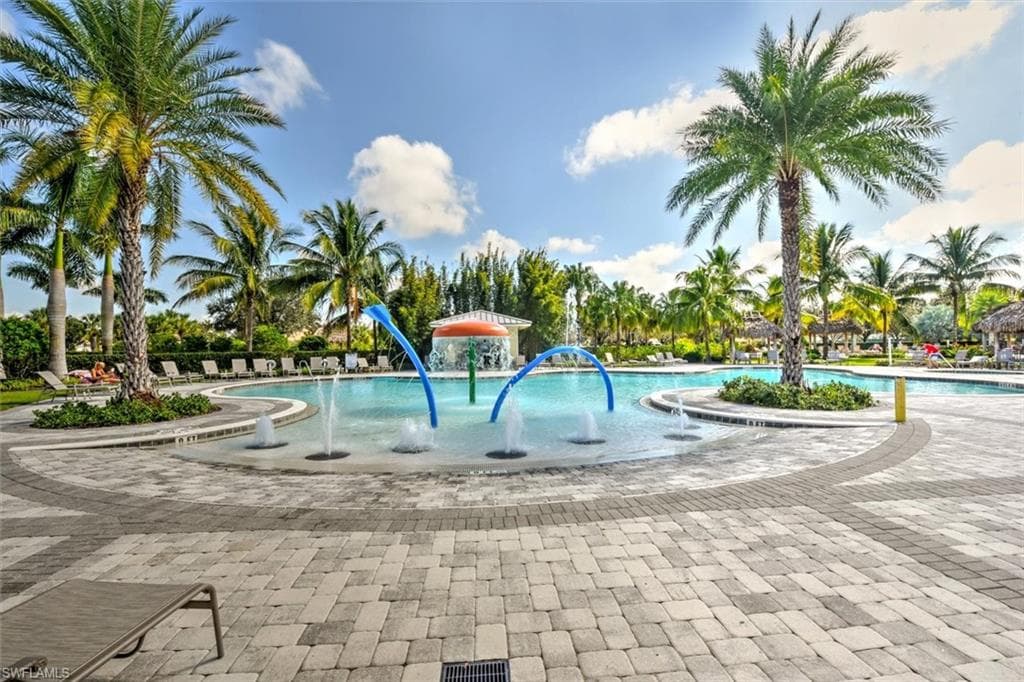 2599 Vine Ave, Naples, FL 34120-37