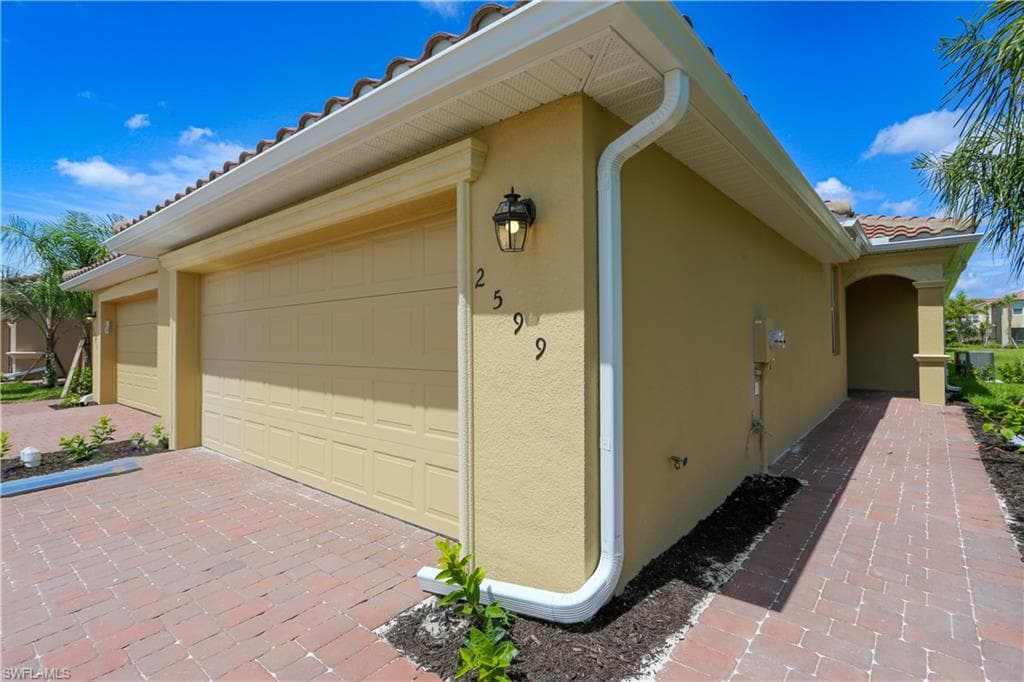 2599 Vine Ave, Naples, FL 34120-3