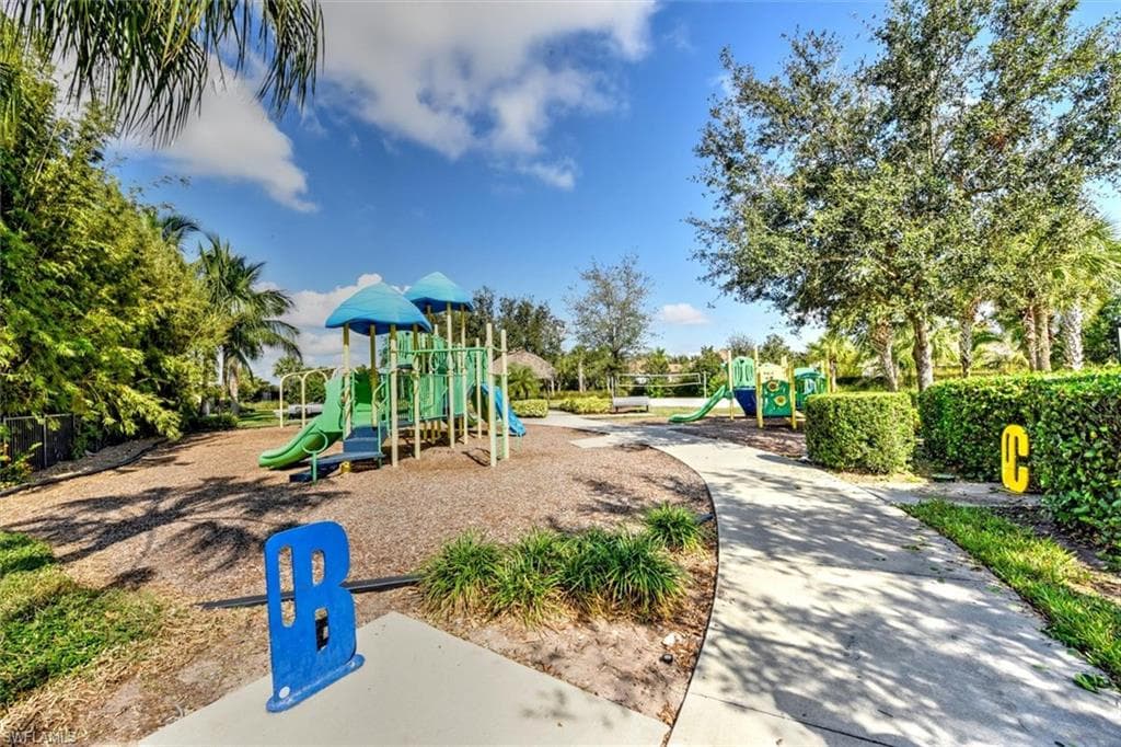 2599 Vine Ave, Naples, FL 34120-39