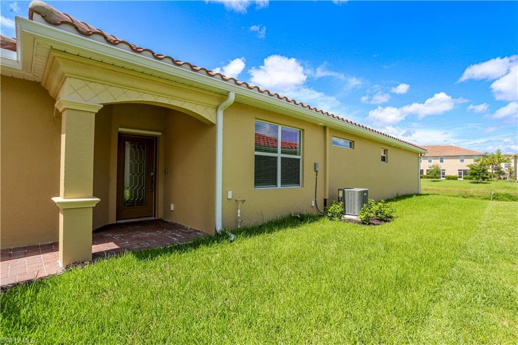 2599 Vine Ave, Naples, FL 34120-4