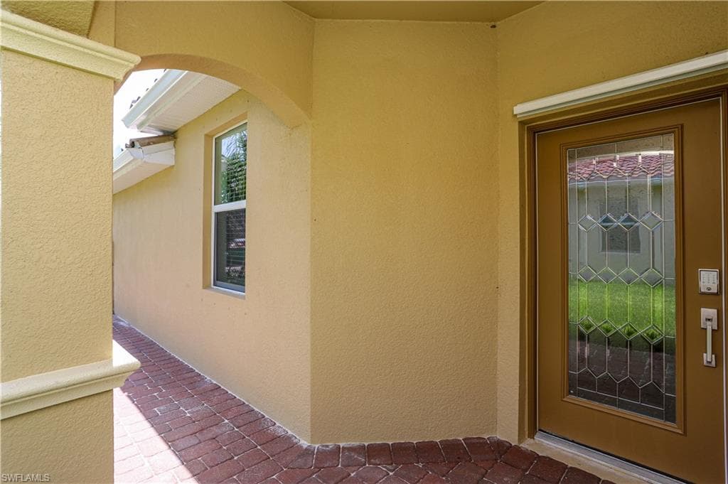 2599 Vine Ave, Naples, FL 34120-5