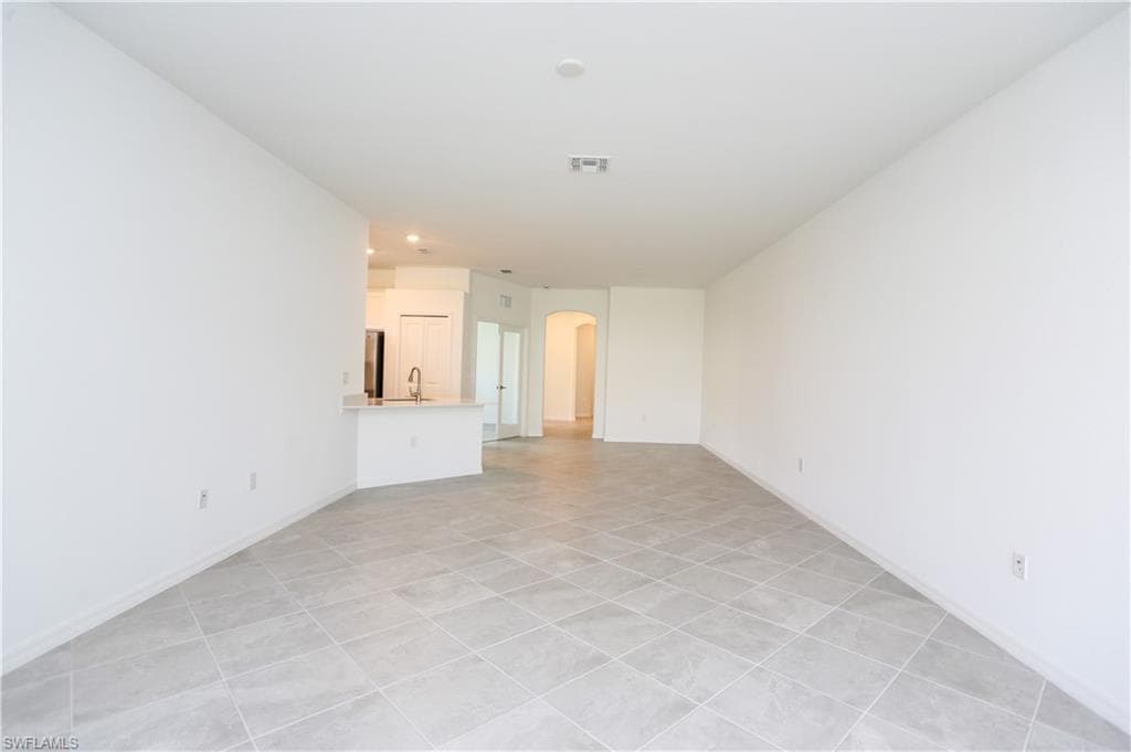 2599 Vine Ave, Naples, FL 34120-8