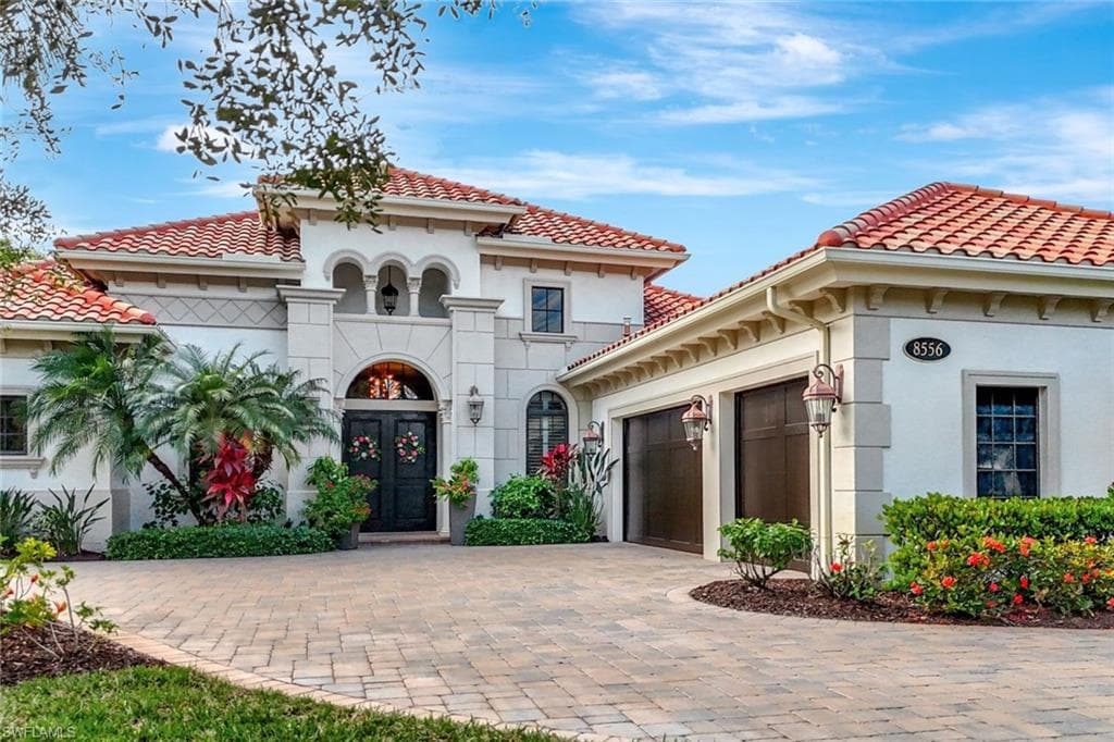 8556 Majorca Ln, Naples, FL 34114-2