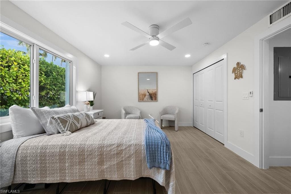 342 Harbour Dr, Naples, FL 34103-8