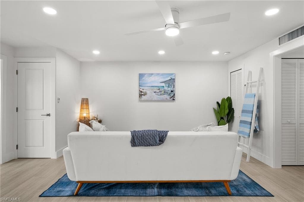 342 Harbour Dr, Naples, FL 34103-12