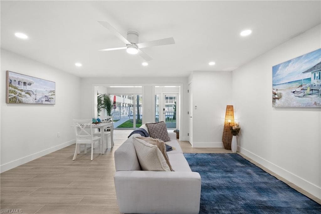 342 Harbour Dr, Naples, FL 34103-13