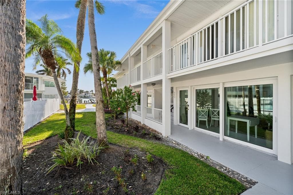 342 Harbour Dr, Naples, FL 34103-17